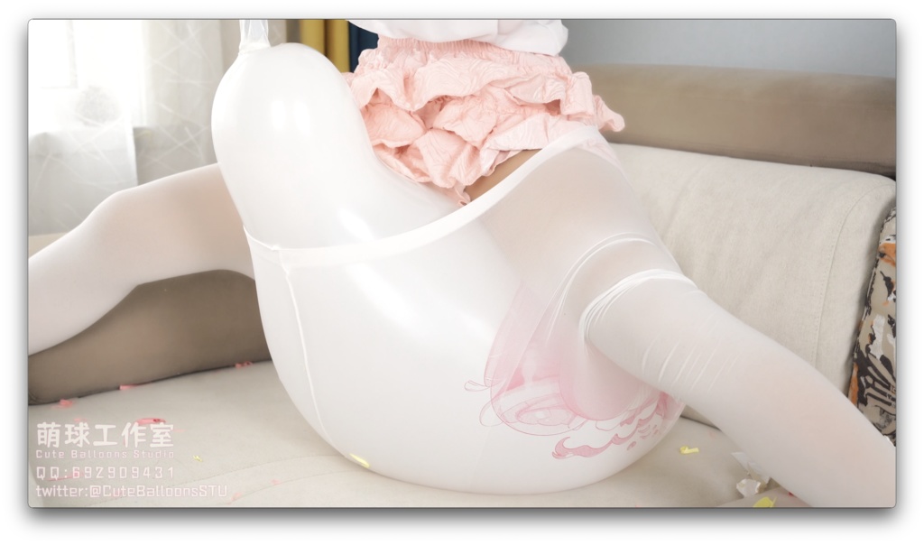 ストッキングに印刷風船を入れる(風船に乗って空気を入れ続け、風船は限界まで空気を入れられた。お尻の下で破裂するまで。89分超長時間)