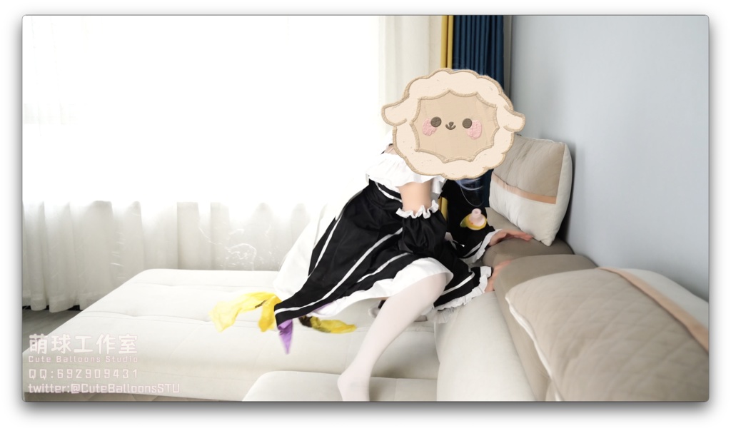 レームはソファーの上で破裂するまでR27の水晶の黄色い風船に乗ります (喘ぎや唾も含まれます)