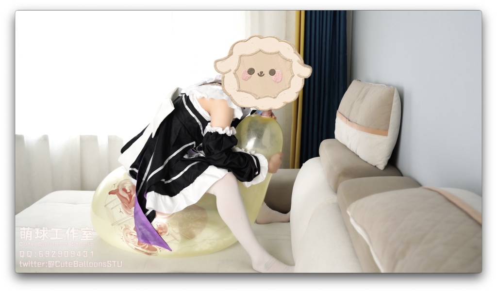 レームはソファーの上で破裂するまでR27の水晶の黄色い風船に乗ります (喘ぎや唾も含まれます)