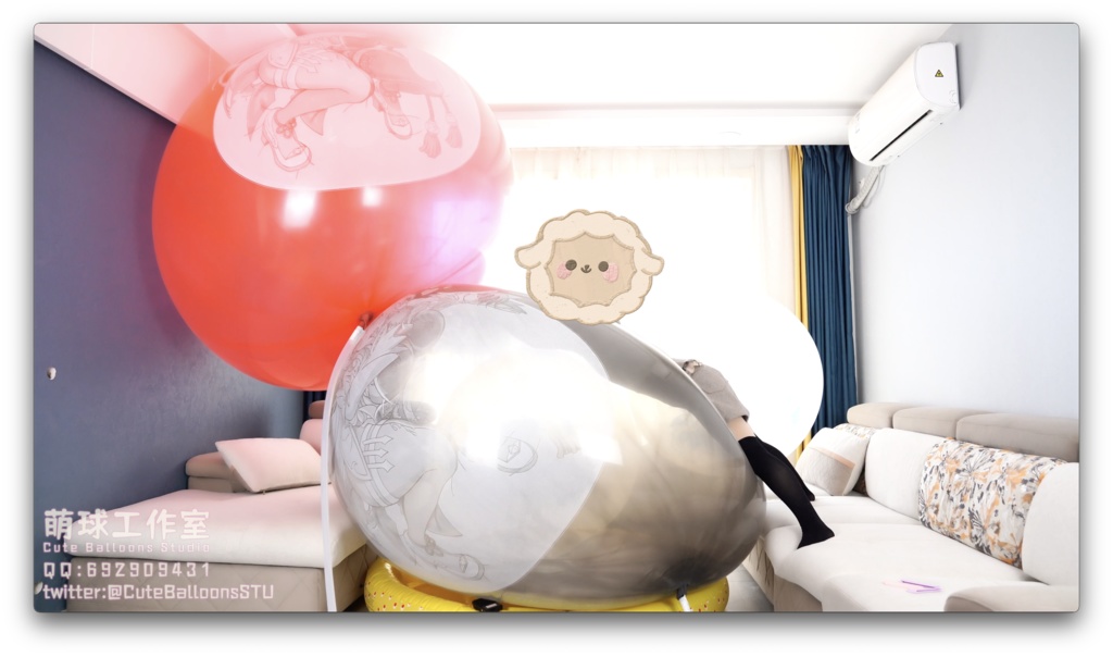 甘雨模様の72インチ気象気球に破裂するまで空気を入れる