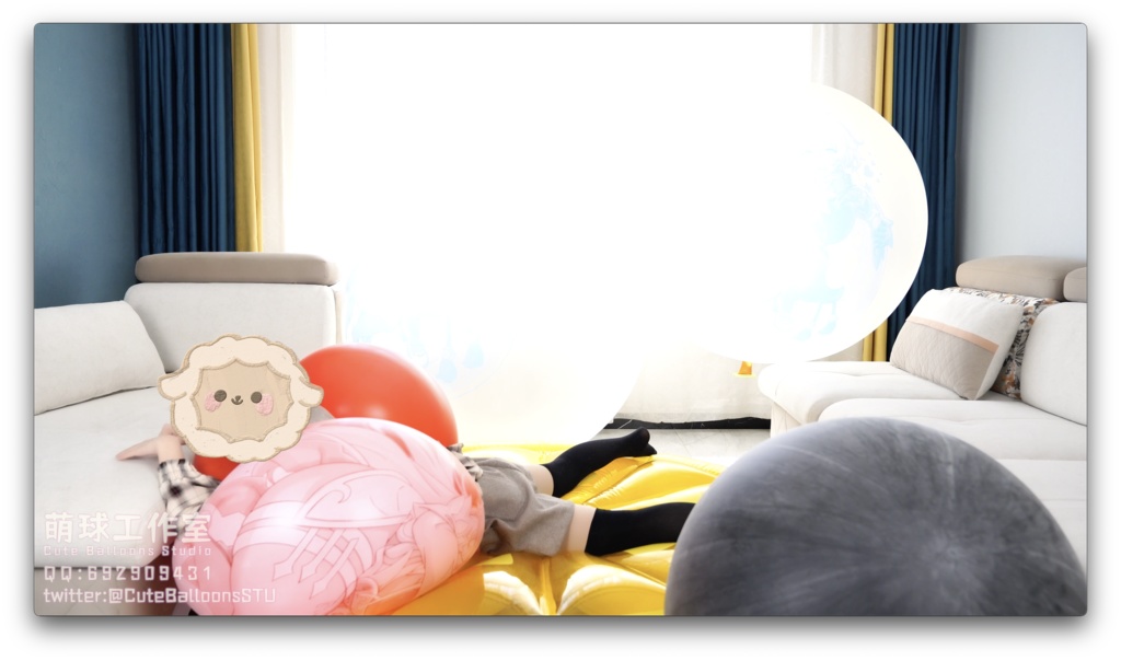 甘雨模様の72インチ気象気球に破裂するまで空気を入れる