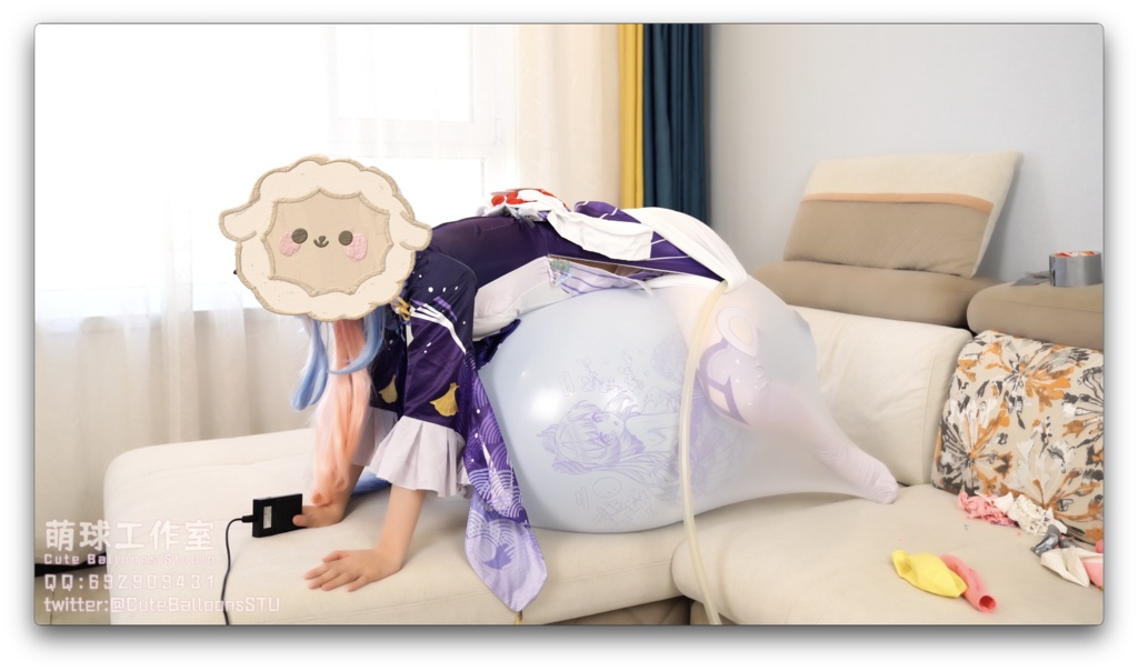 ここみは破裂するまで服の中にO18風船を入れる(電動ポンプで空気を入れ、お尻を押して、お尻の下で破裂する)