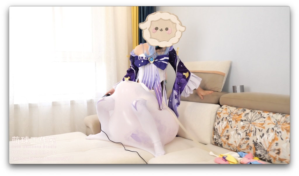 ここみは破裂するまで服の中にO18風船を入れる(電動ポンプで空気を入れ、お尻を押して、お尻の下で破裂する)