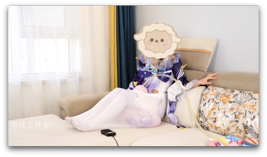 ここみは破裂するまで服の中にO18風船を入れる(電動ポンプで空気を入れ、お尻を押して、お尻の下で破裂する)