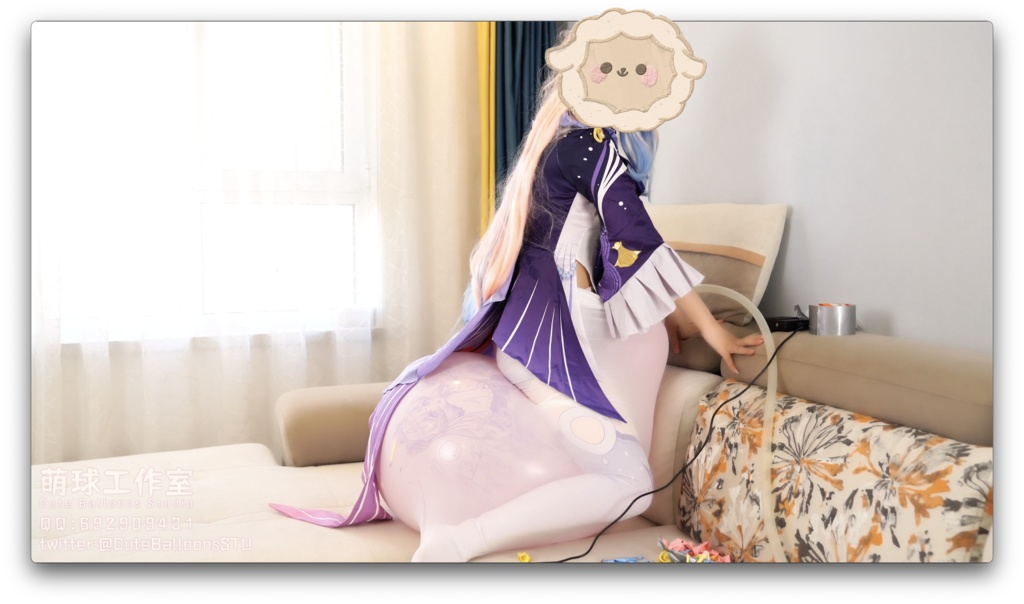 ここみは破裂するまで服の中にO18風船を入れる(電動ポンプで空気を入れ、お尻を押して、お尻の下で破裂する)