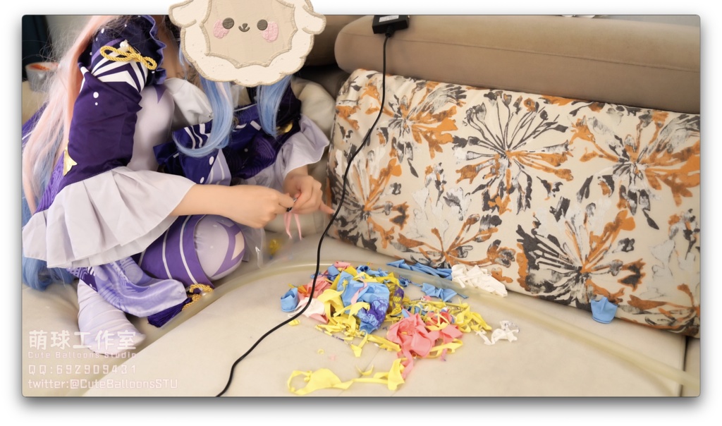 ここみは破裂するまで服の中にO18風船を入れる(電動ポンプで空気を入れ、お尻を押して、お尻の下で破裂する)