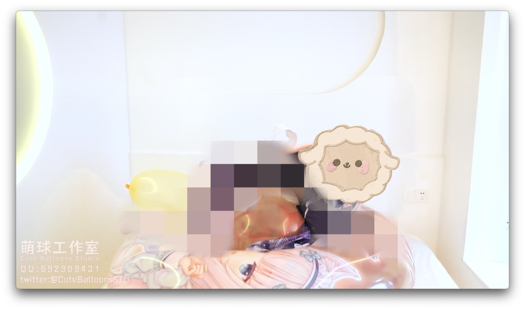 ここみが浮き輪に風船を吹いてお尻で爆発させる(R 24とR 27)