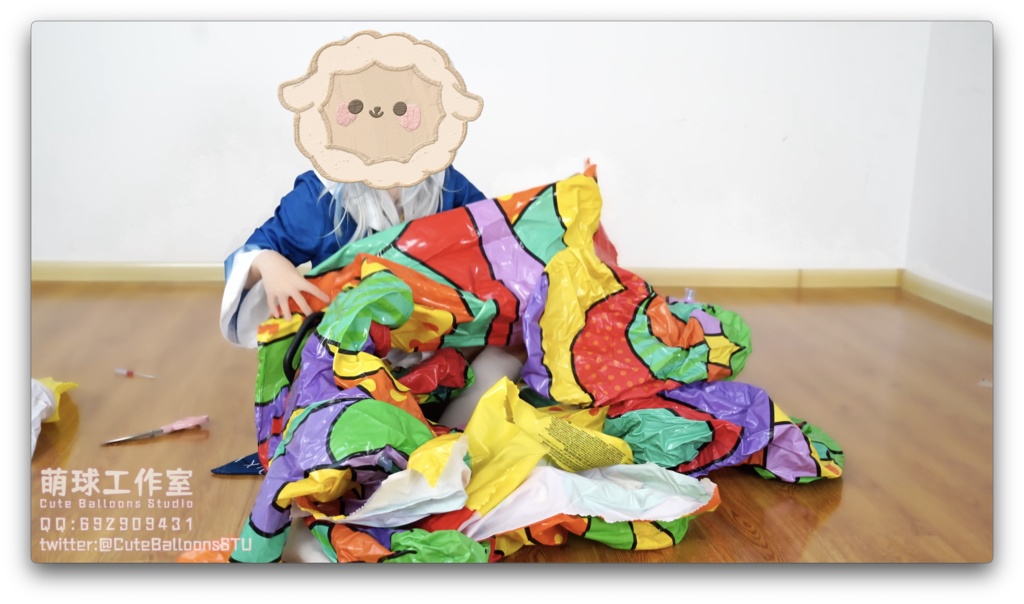 サメがカラーサイを破る