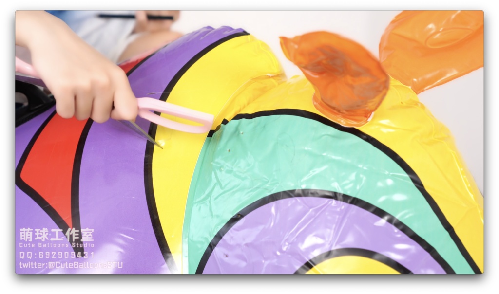 サメがカラーサイを破る