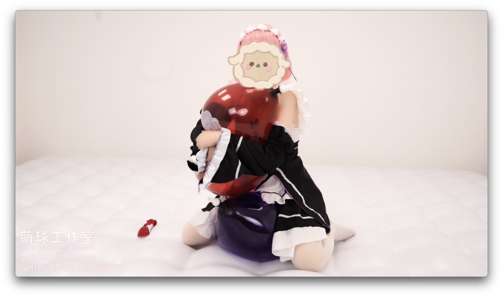 ラムはTT 17風船を口で吹き、風船は遊び中に破裂した