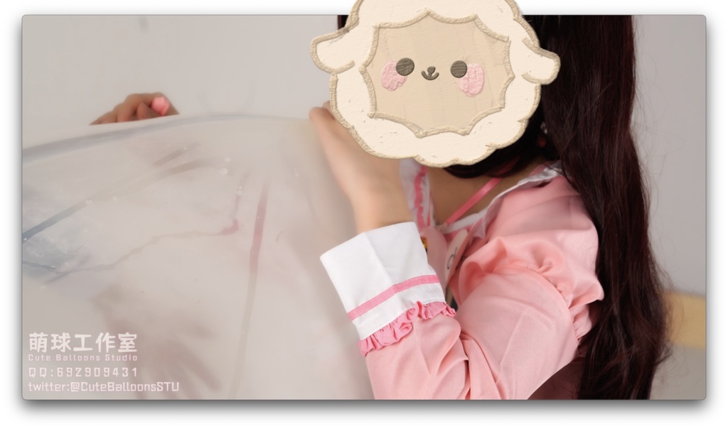 猫娘ペアがT 36風船を口で吹く