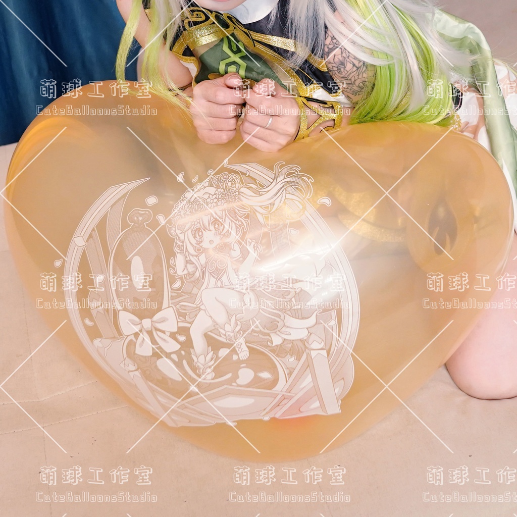 【現物】ナヒーダ花車の上で風船を踏む(白インキ、反転印刷)