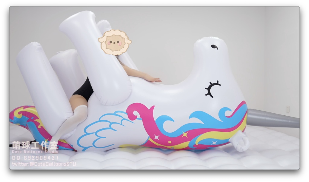 【カスタム】水着でパンクさせる巨大膨張式ユニコーン×2(動画)