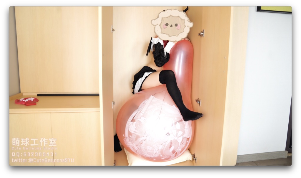 小悪魔がクローゼットでC32Lバルーンを遊ぶ(動画ブラインドボックス)
