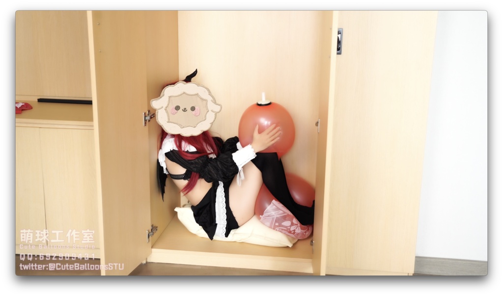 小悪魔がクローゼットでC32Lバルーンを遊ぶ(動画ブラインドボックス)