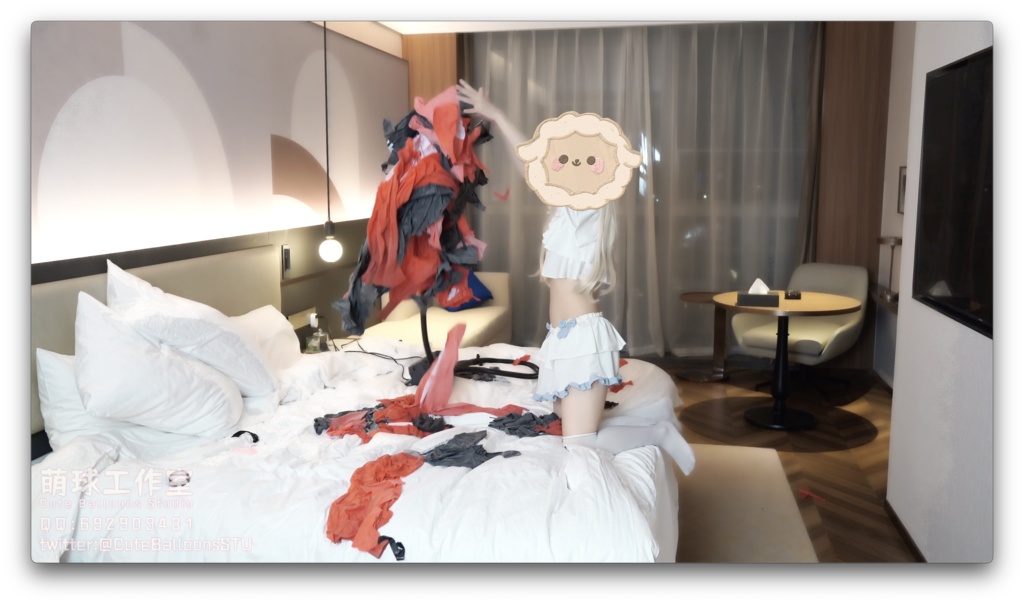 悠香スク水で72インチの巨大気象バルーンを膨らませて部屋を完全に埋め尽くす