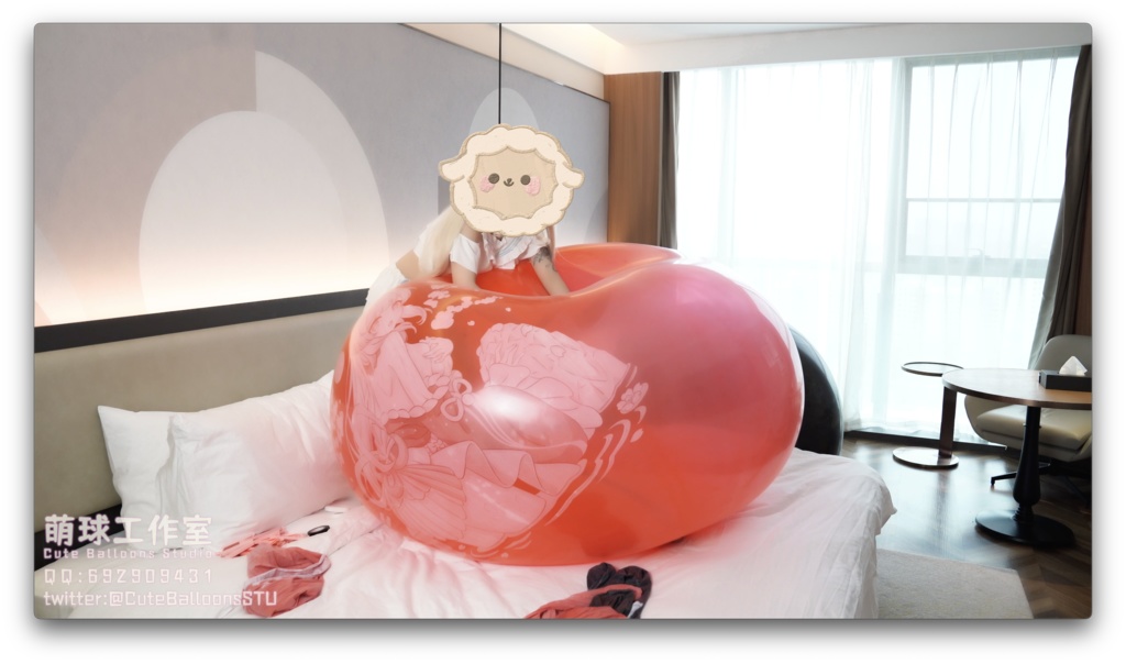 悠香スク水で72インチの巨大気象バルーンを膨らませて部屋を完全に埋め尽くす