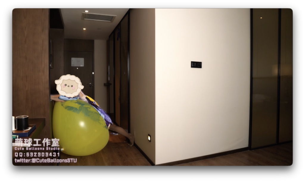 玄関でコクセイがポンプで膨らませて、パンッ!気象バルーン4つを割っちゃった!