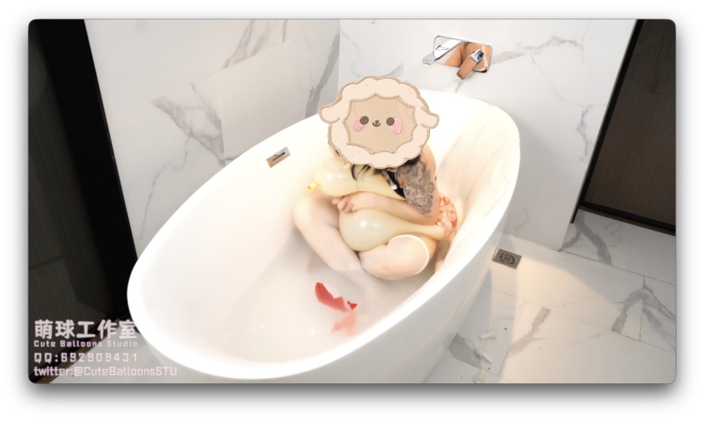 膨らませて→しぼませて→水を入れて、ぬるぬるバスタブでゆうかが風船3つで大騒ぎ!