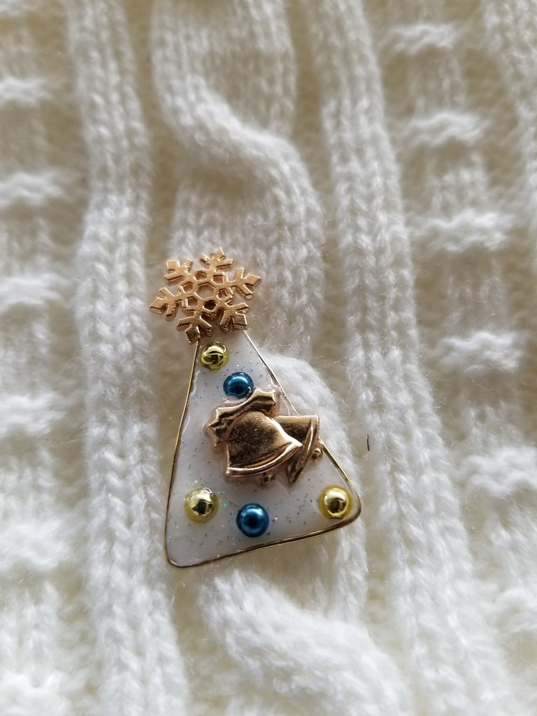 雪降る夜のツリー ピンバッチ