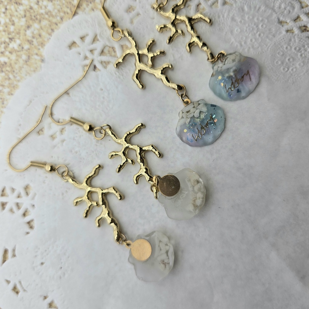 小さな海の世界 貝殻のピアス