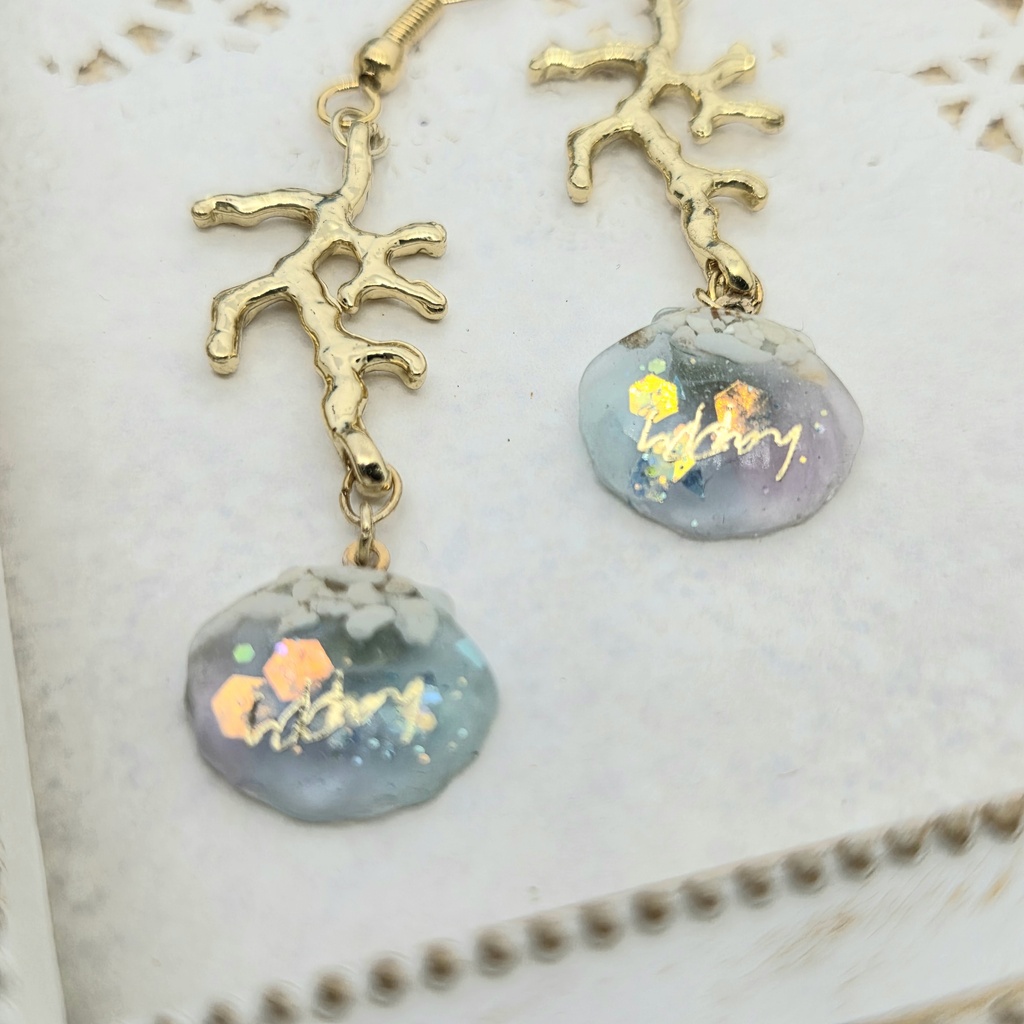 小さな海の世界 貝殻のピアス