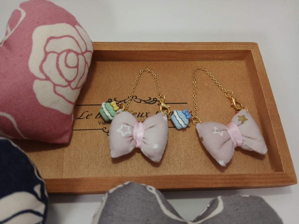 サロペット&リボンバッグ風チャーム