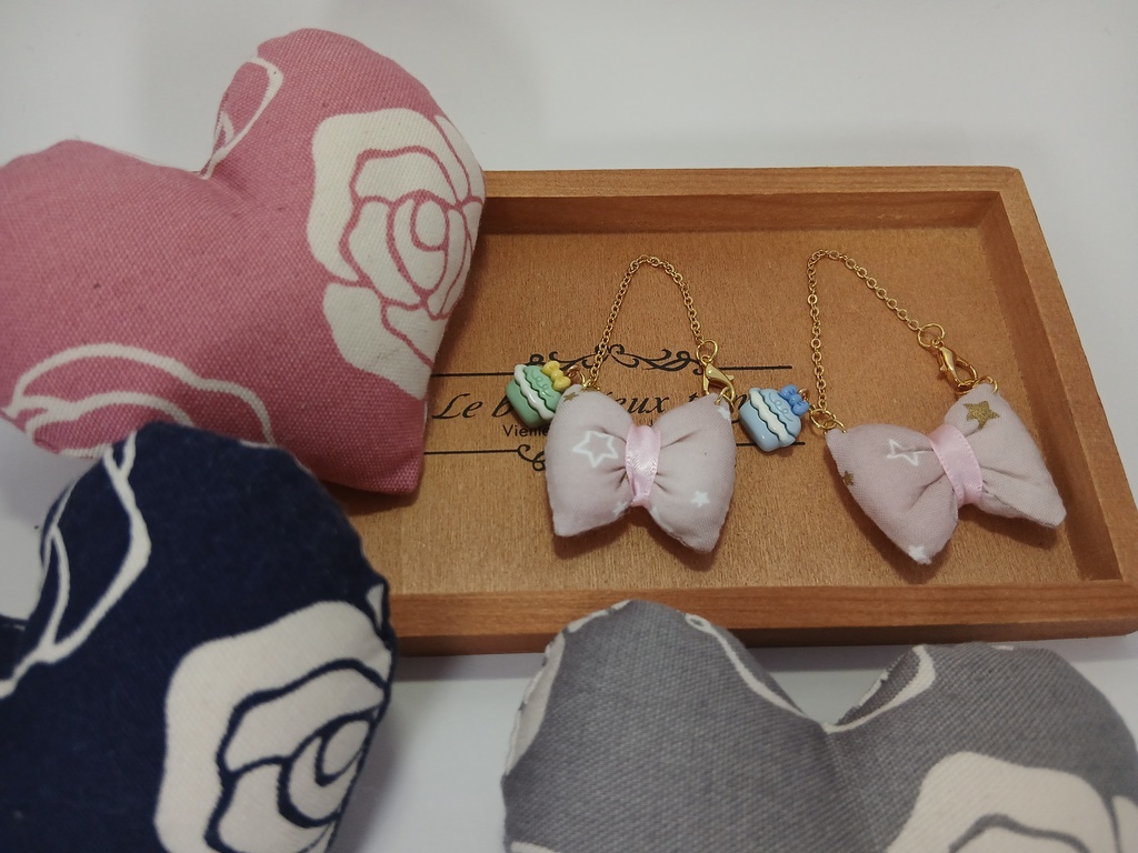 サロペット&リボンバッグ風チャーム