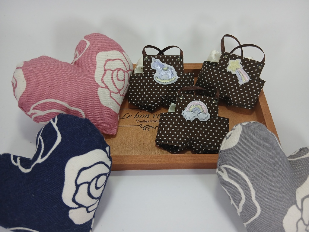 サロペット&リボンバッグ風チャーム