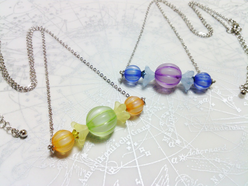 【ジョジョ】イメージカラーキャンディネックレス(承太郎/シーザー/ジョセフ)