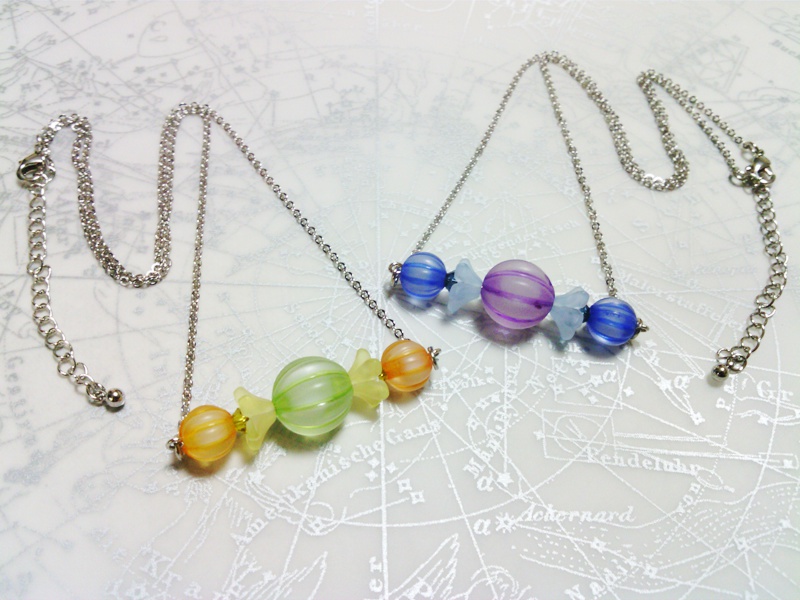 【ジョジョ】イメージカラーキャンディネックレス(承太郎/シーザー/ジョセフ)