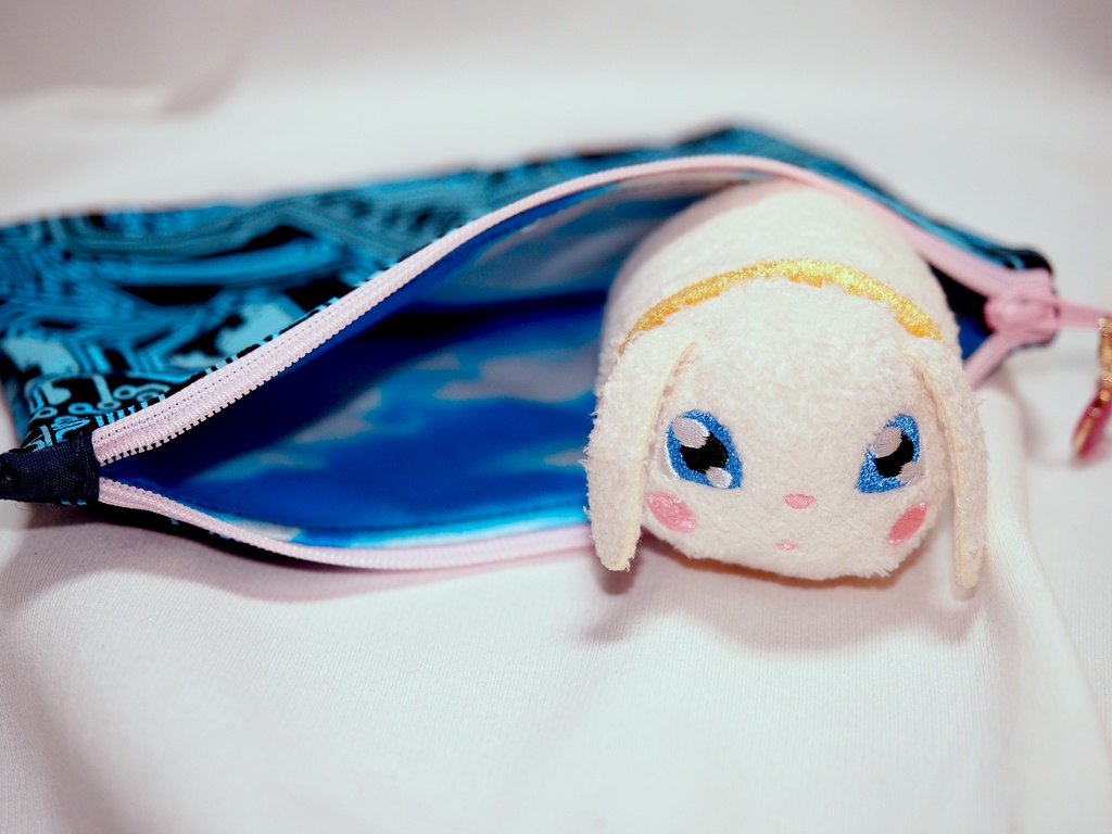 ★チャーム付きフラットポーチ