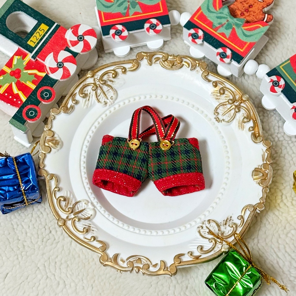 10:サスペンダー付きパンツ