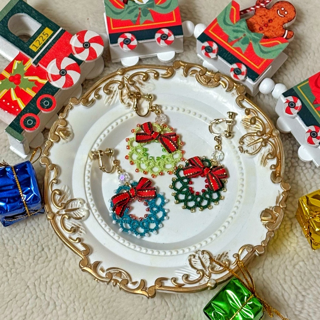 クリスマスリースイヤリング