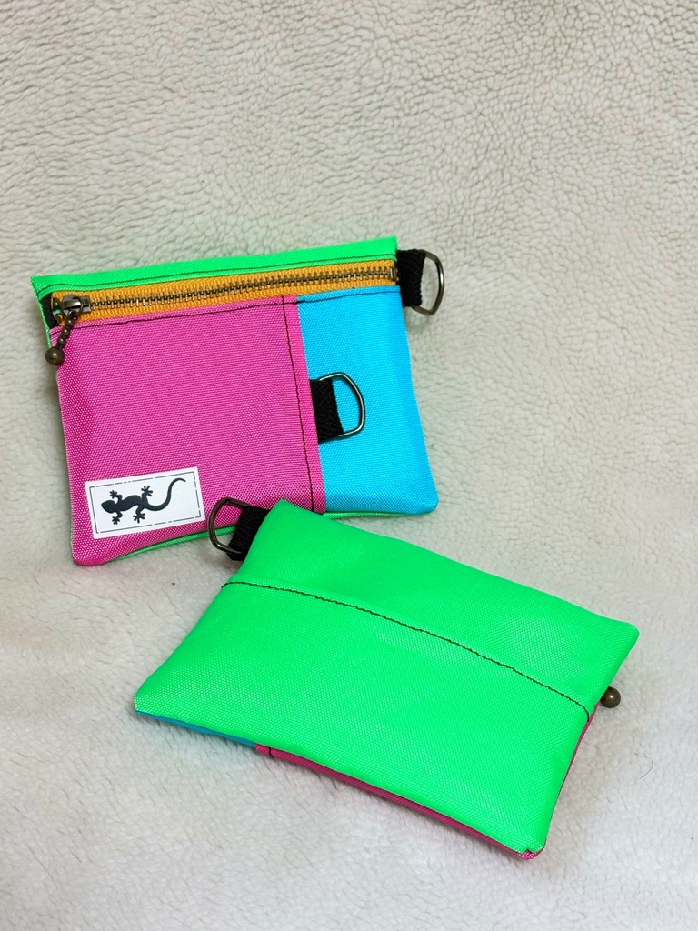 ポケットティッシュケース付きポーチ