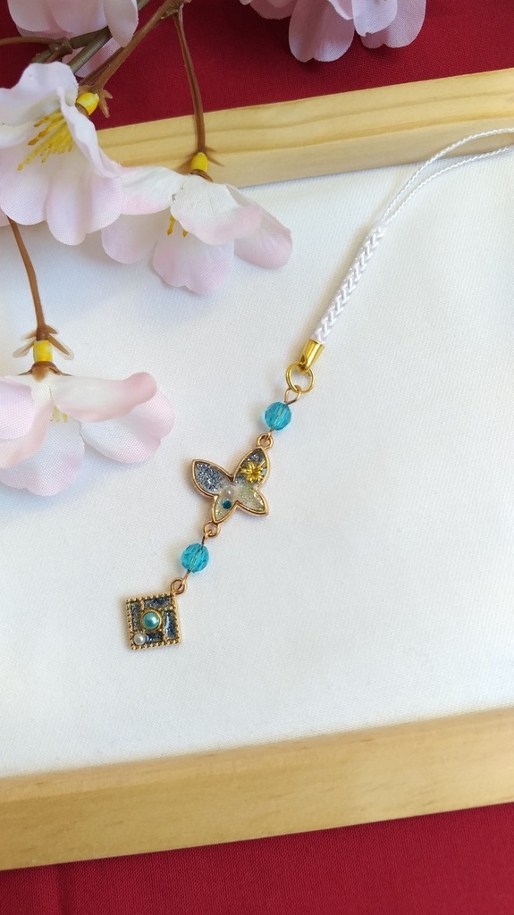 ★月蝶★ 鬼滅の刃 嘴平伊之助イメージ アクセサリー