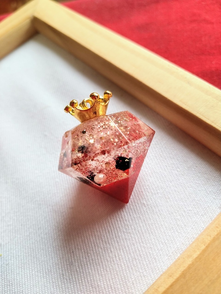 ●ブリリアントクラウン●　ツイステ　ハーツラビュル寮イメージ　アクセサリー