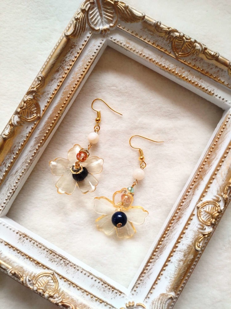 お話ピアス(イヤリングに変更可能です)