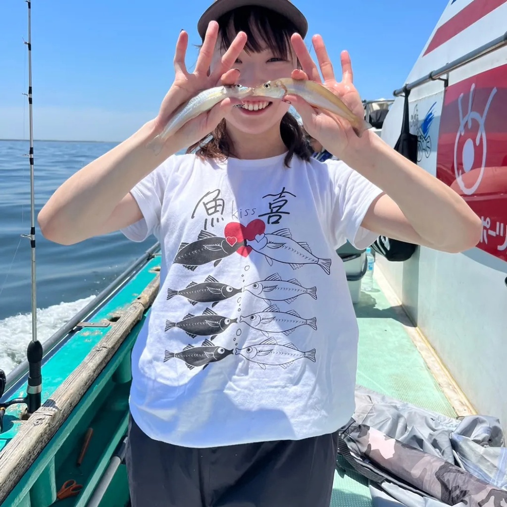 白キッスTシャツ