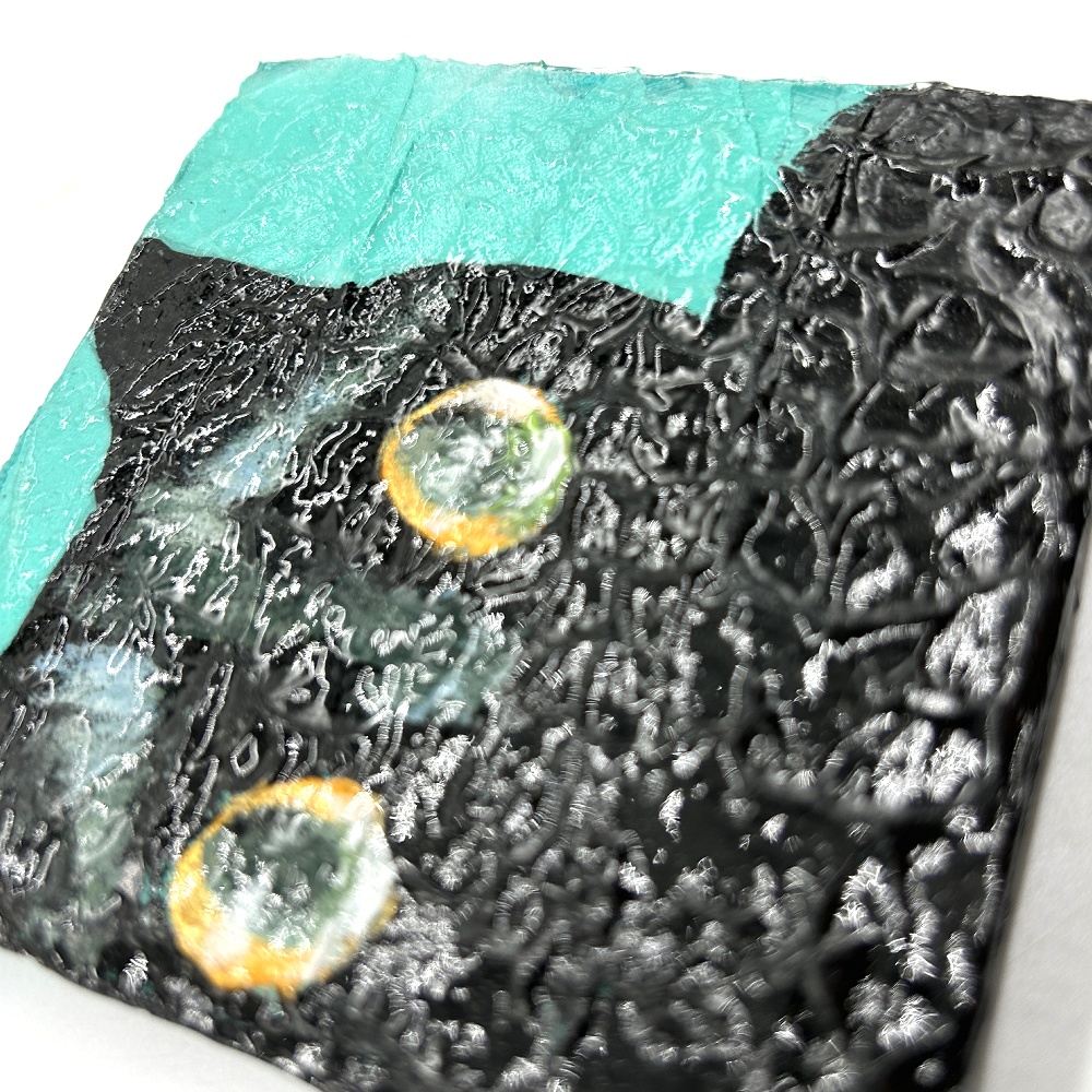 ミニアクリルキャンバス画 猫【ちょっとびっくり】黒/グリーン 10cm