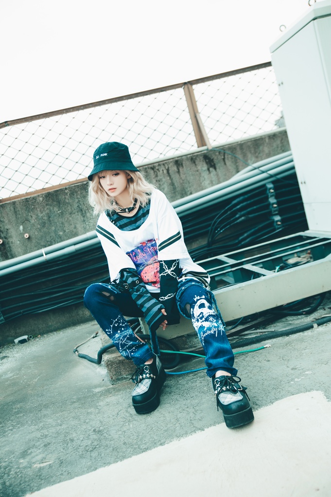 JillpunkオリジナルKERAパンクロック血染イチゴストロベリー ストライプ柄クルーネックアームカバー付き半袖Tシャツ・カットソー上着ユニセックス メンズ レディース男女兼用おしゃれV系ファッション秋葉系カッコいい 病みかわハロウィン