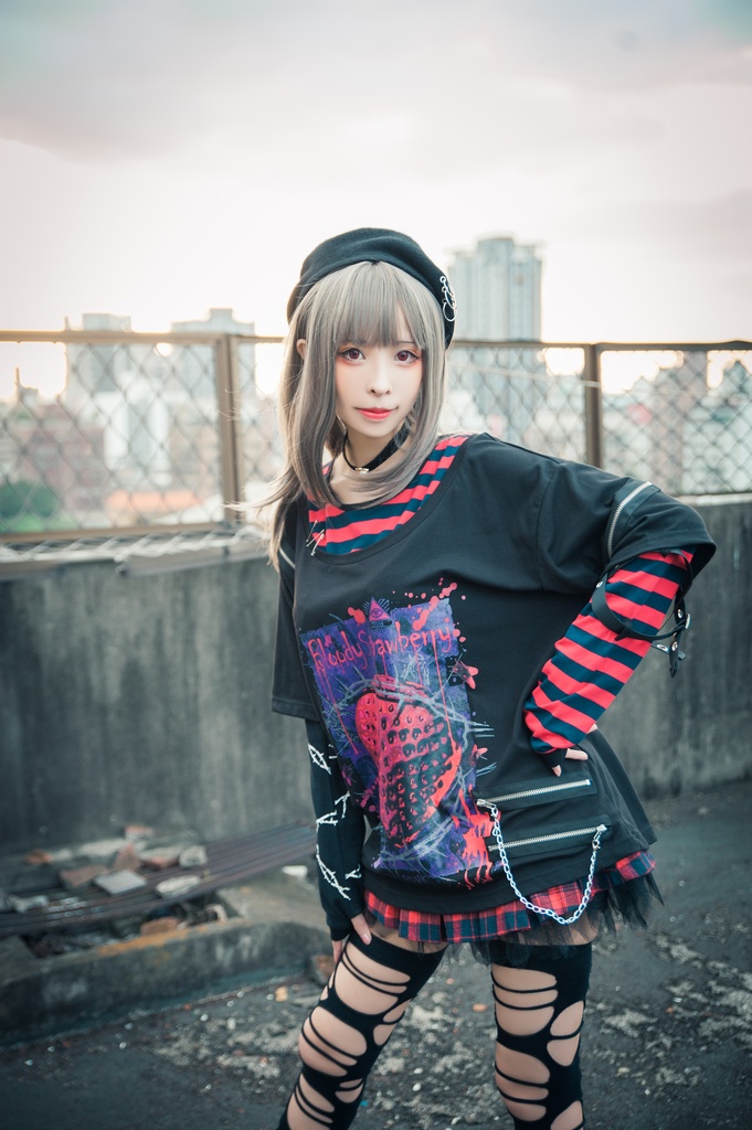 JillpunkオリジナルKERAパンクロック血染イチゴストロベリー ストライプ柄クルーネックアームカバー付き半袖Tシャツ・カットソー上着ユニセックス メンズ レディース男女兼用おしゃれV系ファッション秋葉系カッコいい 病みかわハロウィン