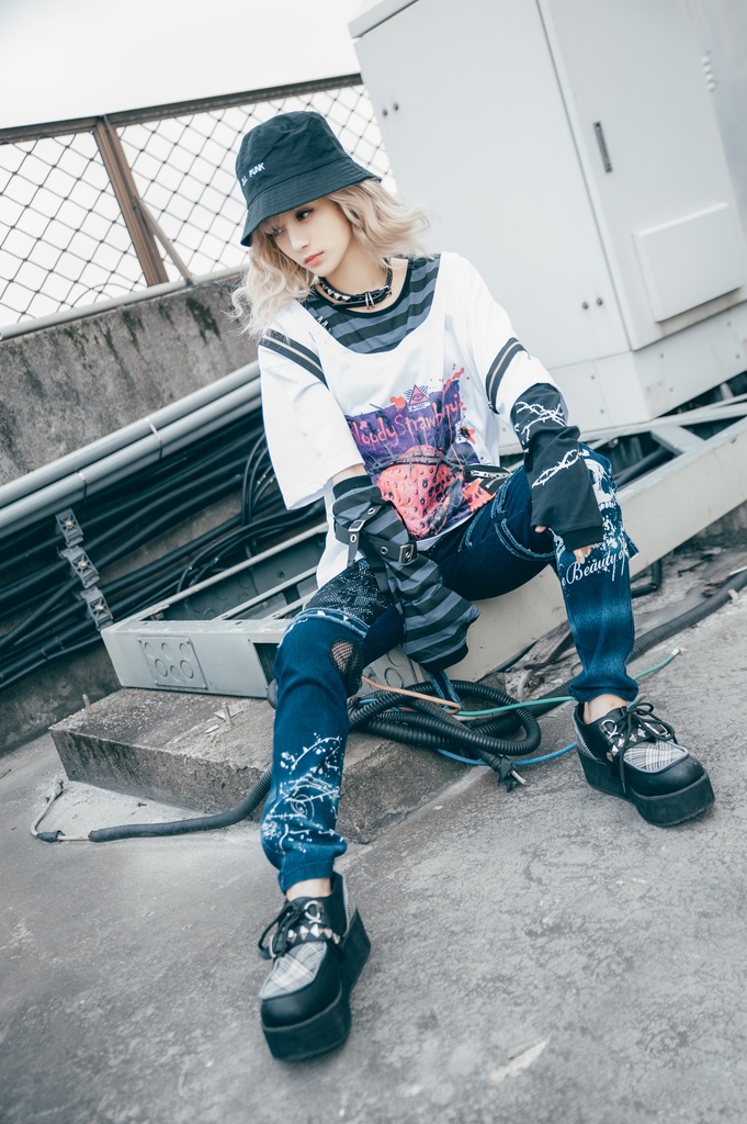 JillpunkオリジナルKERAパンクロック血染イチゴストロベリー ストライプ柄クルーネックアームカバー付き半袖Tシャツ・カットソー上着ユニセックス メンズ レディース男女兼用おしゃれV系ファッション秋葉系カッコいい 病みかわハロウィン