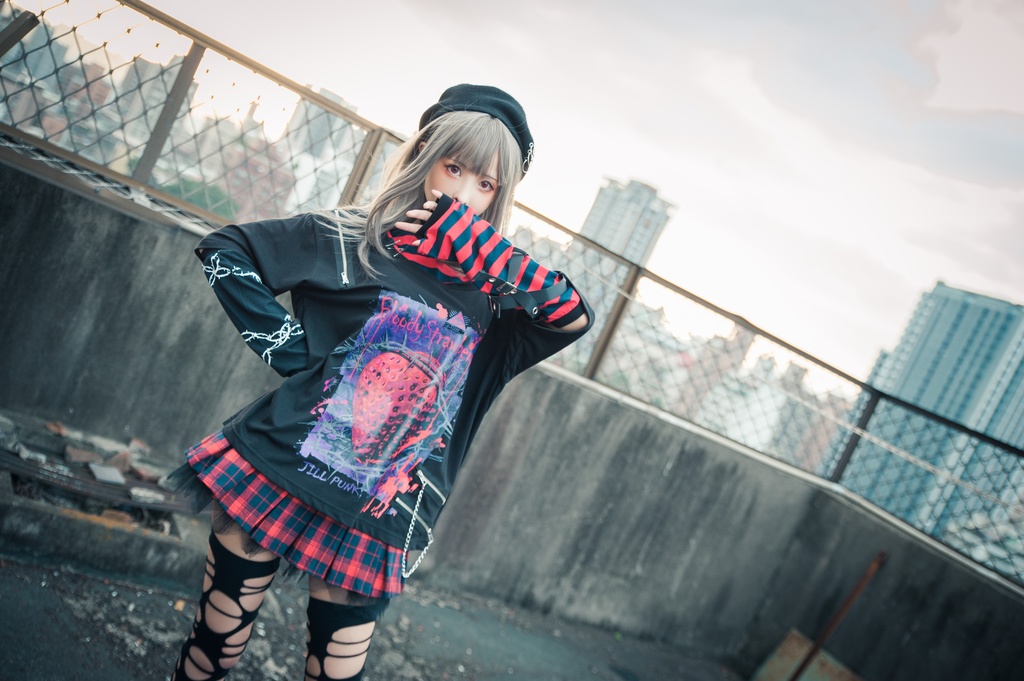 JillpunkオリジナルKERAパンクロック血染イチゴストロベリー ストライプ柄クルーネックアームカバー付き半袖Tシャツ・カットソー上着ユニセックス メンズ レディース男女兼用おしゃれV系ファッション秋葉系カッコいい 病みかわハロウィン