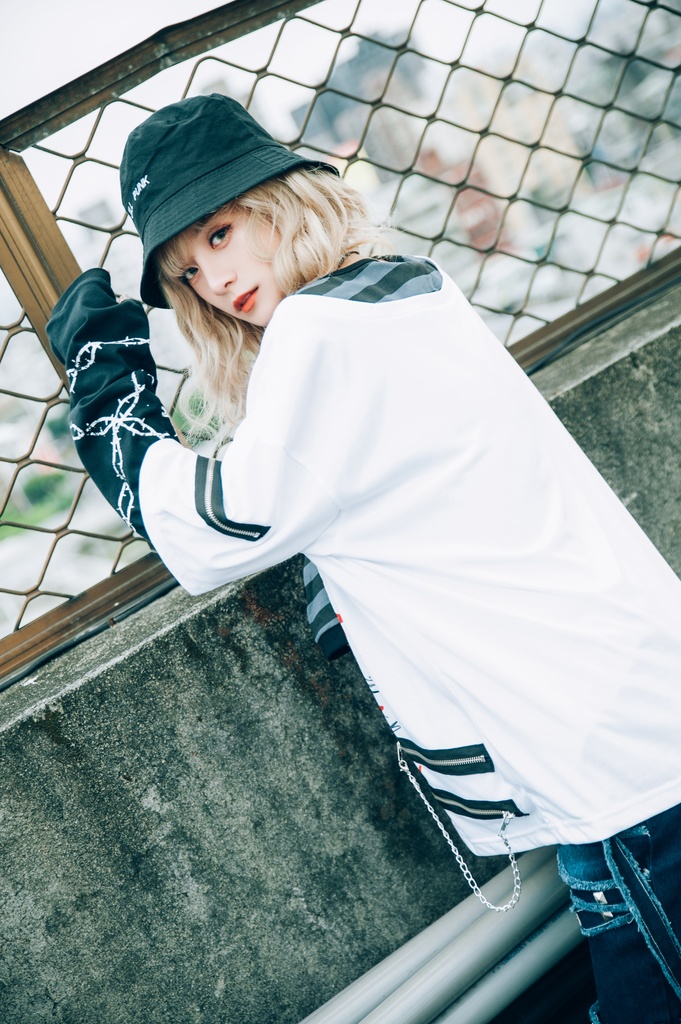 JillpunkオリジナルKERAパンクロック血染イチゴストロベリー ストライプ柄クルーネックアームカバー付き半袖Tシャツ・カットソー上着ユニセックス メンズ レディース男女兼用おしゃれV系ファッション秋葉系カッコいい 病みかわハロウィン