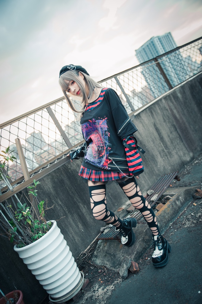 JillpunkオリジナルKERAパンクロック血染イチゴストロベリー ストライプ柄クルーネックアームカバー付き半袖Tシャツ・カットソー上着ユニセックス メンズ レディース男女兼用おしゃれV系ファッション秋葉系カッコいい 病みかわハロウィン