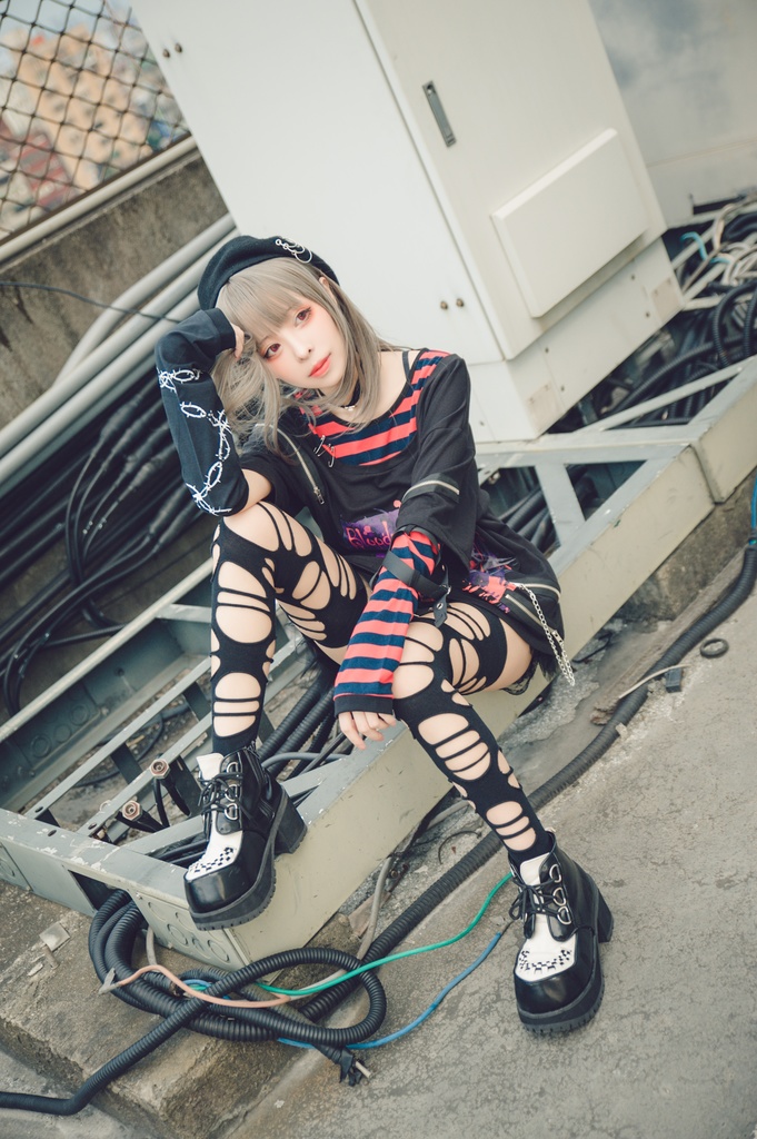 JillpunkオリジナルKERAパンクロック血染イチゴストロベリー ストライプ柄クルーネックアームカバー付き半袖Tシャツ・カットソー上着ユニセックス メンズ レディース男女兼用おしゃれV系ファッション秋葉系カッコいい 病みかわハロウィン