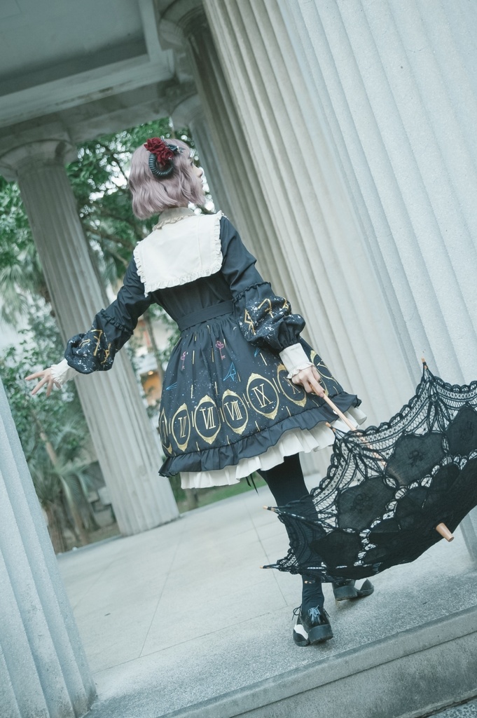 Jillpunkオリジナルゴシックロリータachooshiコラボ 時間の錯覚illusion of timeローマ数字ギルディング箔プリント貴族ロイヤルフリル長袖ワンピースシャツドレス メイド喫茶原宿秋葉原おしゃれ姫系可愛い萌え