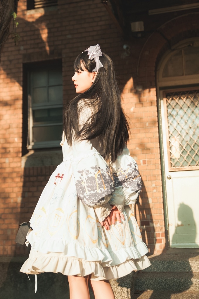 Jillpunkオリジナルゴシックロリータachooshiコラボ 時間の錯覚illusion of timeローマ数字ギルディング箔プリント貴族ロイヤルフリル長袖ワンピースシャツドレス メイド喫茶原宿秋葉原おしゃれ姫系可愛い萌え