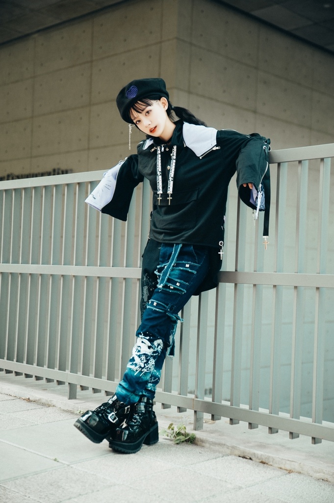 Jillpunkオリジナル二次コン86+コラボ 運命の果実チェリーさくらんぼモチーフ飾りジッパーチャック花レース十字架チャームディップヘム ゆったりパーカー メンズ レディー V系 おしゃれ大きいサイズ男女兼用ファッション秋葉系カッコいい